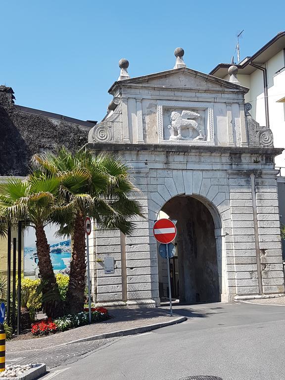 Residenza Teatro Vecchio Apartment Salo Ngoại thất bức ảnh